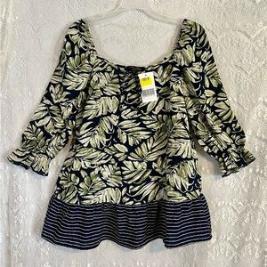 NWT Suzanne Betro, Navy and Sage, Ruffle Hem, Puff Sleeve Top- small